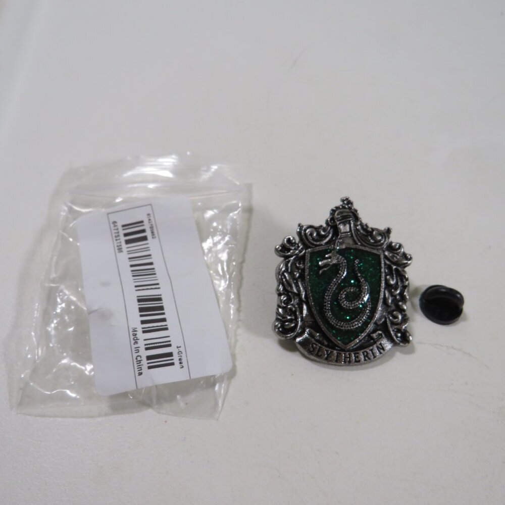 Harry Potter Metal Lapel Pin GREEN from Universal Orlando - Picture 5 of 6